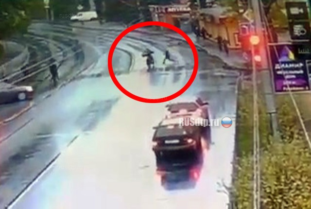 В Калининграде мотоциклист сбил ребенка и скрылся. ВИДЕО