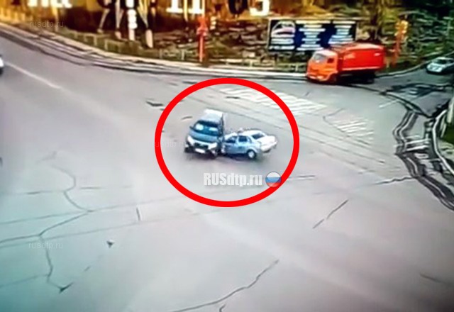 Автомобиль ДПС и внедорожник столкнулись в Ленинске-Кузнецком
