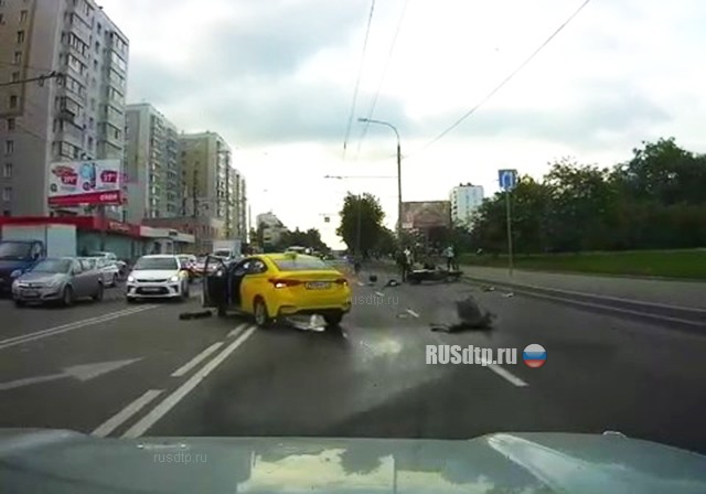 ДТП с участием мотоцикла и такси на Коровинском шоссе