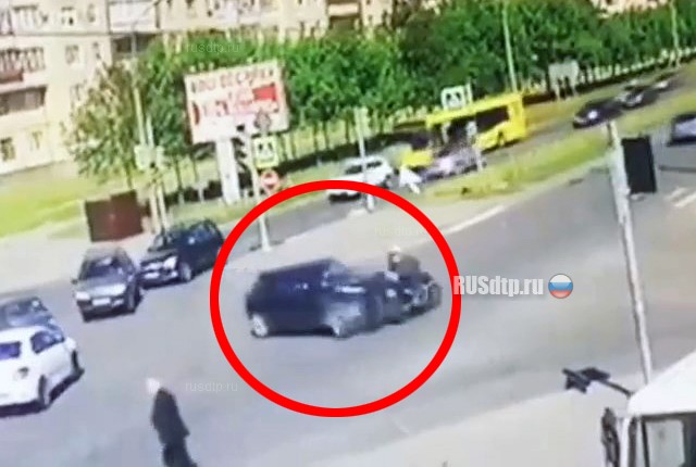 В Петербурге женщина на автомобиле отправила в реанимацию мотоциклистку