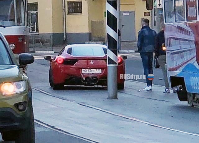 В Самаре в ДТП попал спорткар Ferrari. ВИДЕО