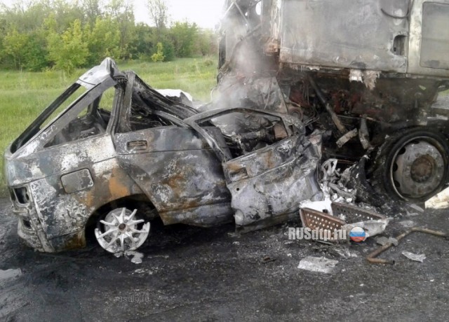 Водитель «Лады» погиб в ДТП с большегрузом в Саратовской области