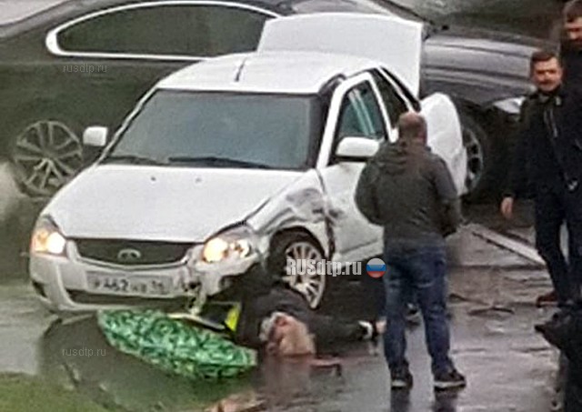 В Екатеринбурге «Лада Приора» насмерть сбила женщину на тротуаре