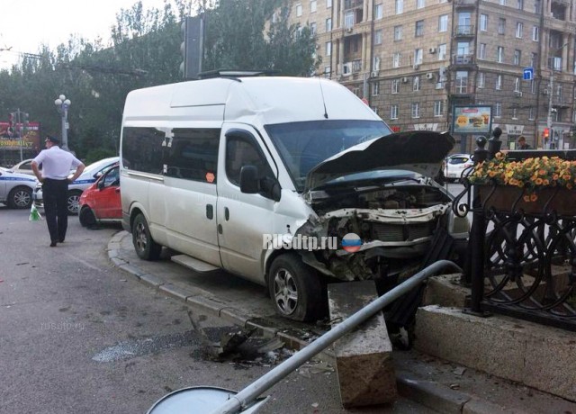 В Волгограде в ДТП с участием маршрутки пострадали 7 человек