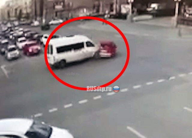 В Волгограде в ДТП с участием маршрутки пострадали 7 человек