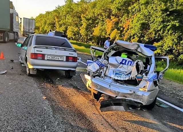 Уснувший водитель грузовика врезался в машину ДПС на Ставрополье