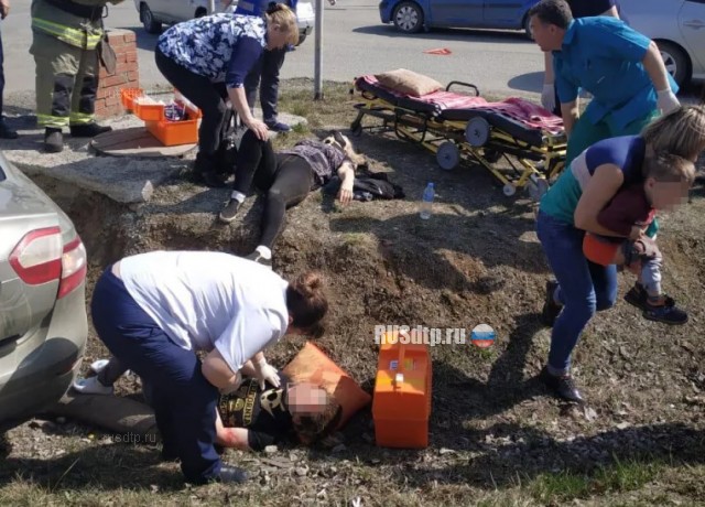 Дети пострадали в жестком ДТП в Карпинске. ВИДЕО