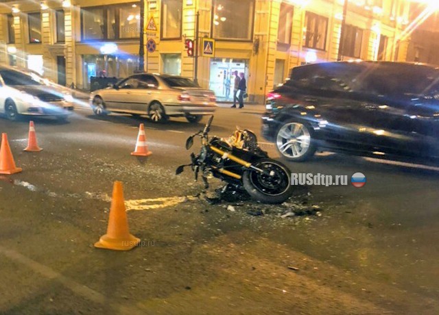 На Невском проспекте пострадал мотоциклист. ВИДЕО