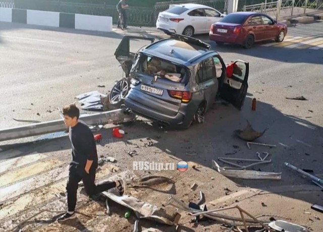В Казани водитель разбил BMW X5 на скорости 200 км/ч и спокойно ушел с места ДТП