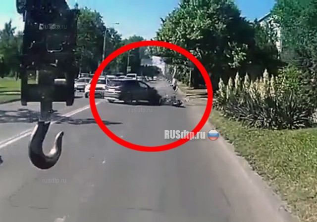 Мотоциклист получил тяжелые травмы в ДТП на Селезнева в Краснодаре. ВИДЕО