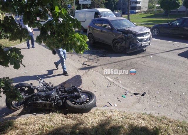 Мотоциклист получил тяжелые травмы в ДТП на Селезнева в Краснодаре. ВИДЕО