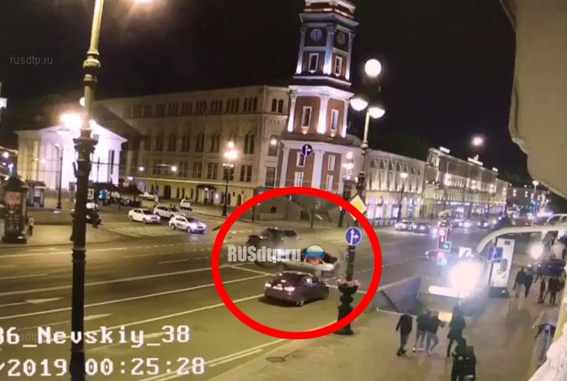 Пьяный водитель устроил «замес» на Невском проспекте в Петербурге. ВИДЕО