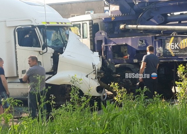 Жесткая авария с грузовиками в Вологде попала на видео