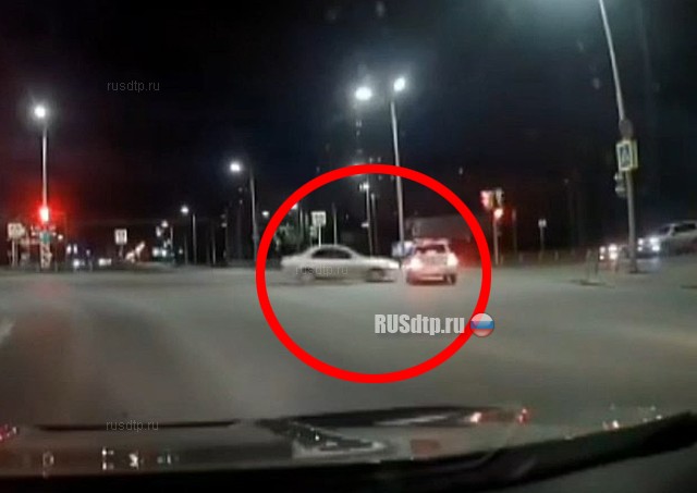 Видеорегистратор запечатлел момент ДТП с участием автомобиля ДПС в Омске