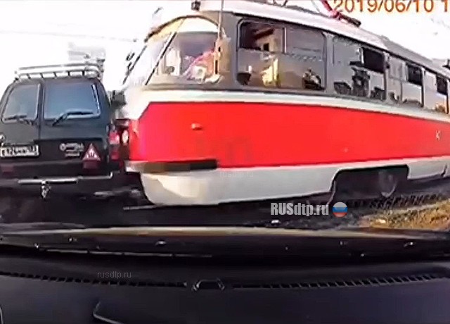 ДТП с трамваем в Краснодаре попало на видео
