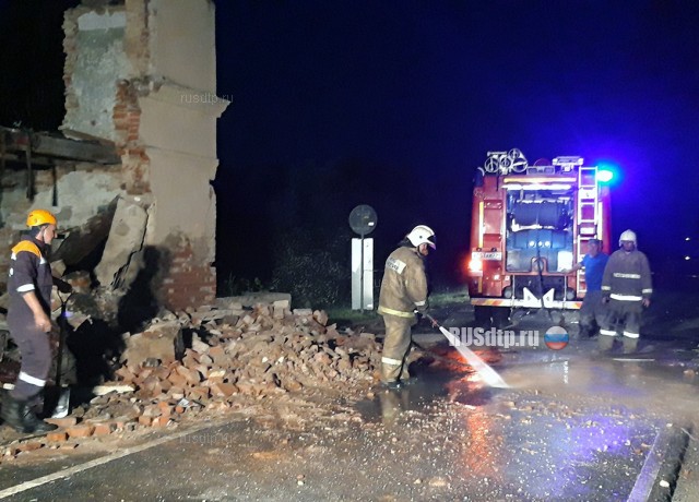 В Калининградской области «Мерседес» разрушил дом