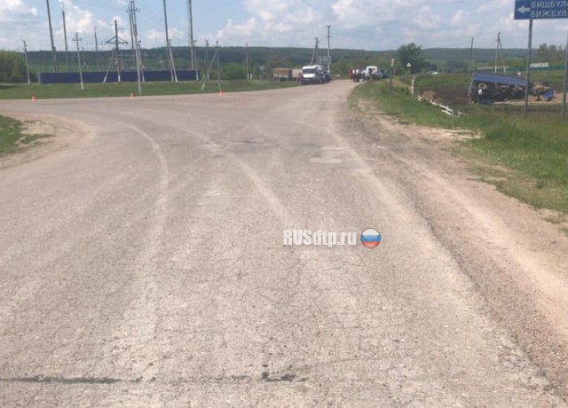 В Башкирии в ДТП погиб водитель зерновоза. Видео с камеры