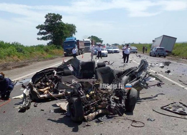 Suzuki разорвало на части в результате ДТП на Кубани