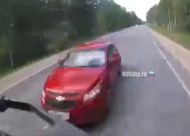 Под Новосибирском водитель уснул за рулем и врезался в грузовик. ВИДЕО