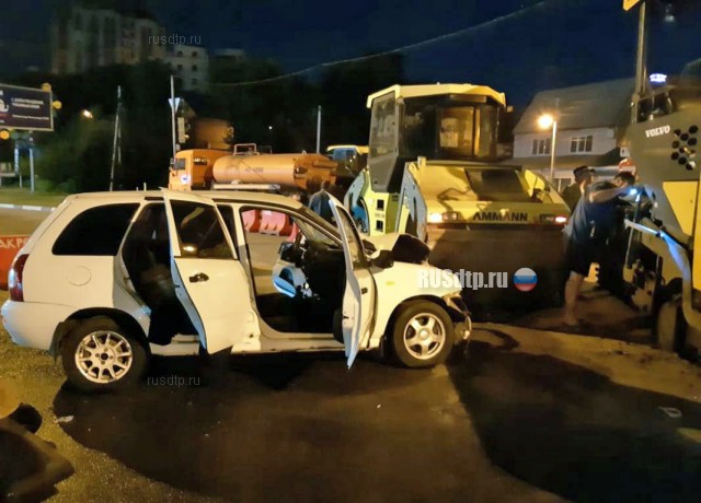 В Воронеже водитель «Калины» погиб, врезавшись в дорожный каток
