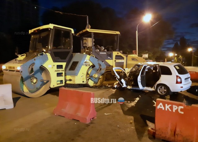 В Воронеже водитель «Калины» погиб, врезавшись в дорожный каток