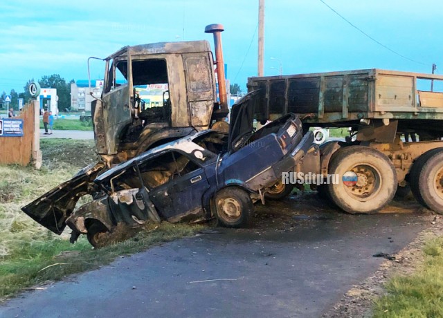 Под Новгородом в огненном ДТП погиб водитель «Жигулей» 