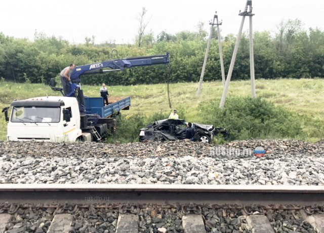 В Оренбургской области водитель погиб в ДТП, столкнувшись с поездом