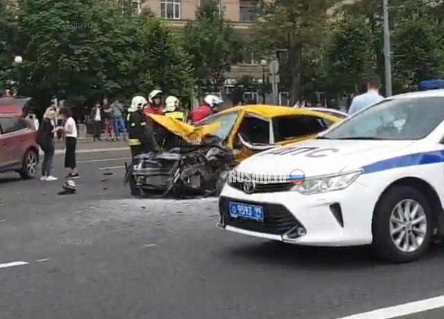 Два человека погибли в ДТП на Кутузовском проспекте