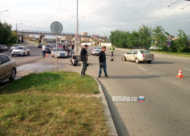 В Екатеринбурге в ДТП погиб мотоциклист. ВИДЕО