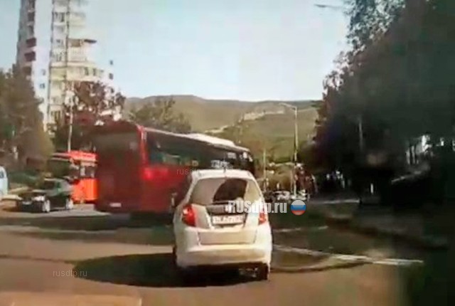 В Петропавловске-Камчатском автобус давил пешеходов на тротуаре. ВИДЕО