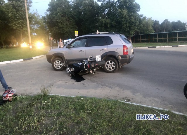 Пьяная женщина столкнулась с мотоциклом в Выксе