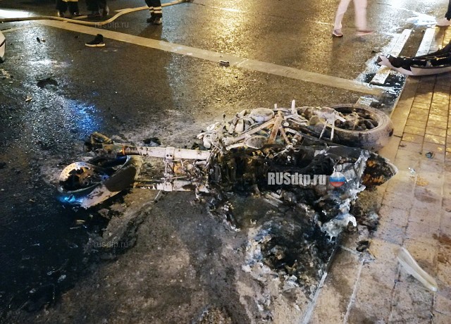 Сын миллиардера погиб в ДТП с участием мотоцикла и такси в Москве. ВИДЕО