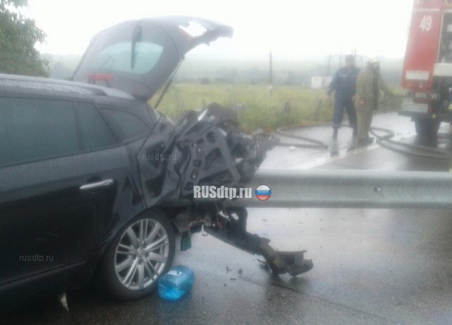 Машину с детьми проткнуло отбойником в результате ДТП под Харьковом