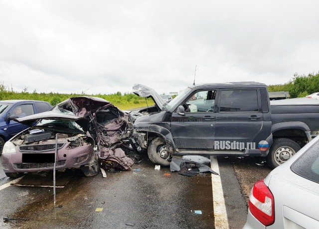Водитель и пассажир «Приоры» погибли в ДТП на трассе М-8
