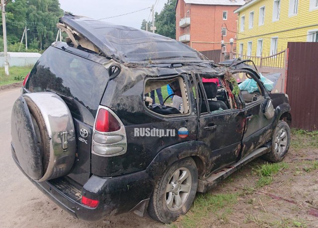 Toyota Land Cruiser Prado врезался в жилой дом в Подмосковье