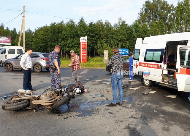 На Рябовском шоссе тяжело пострадал мотоциклист