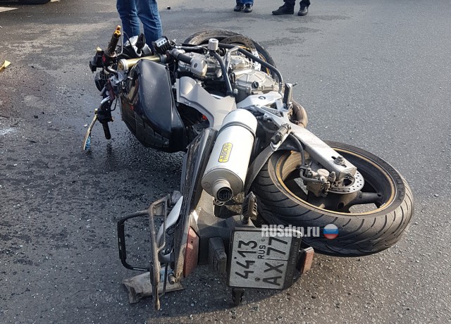 На Рябовском шоссе тяжело пострадал мотоциклист