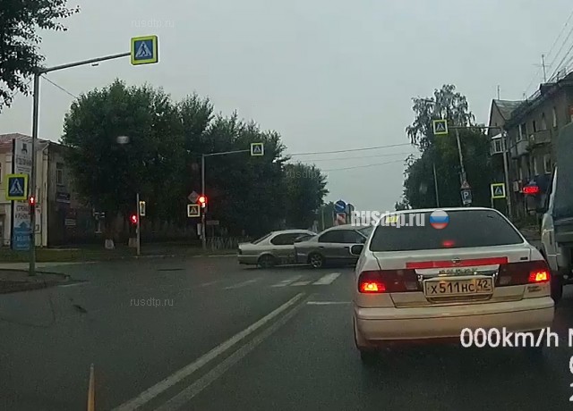 Toyota Vista vs Mitsubishi Galant