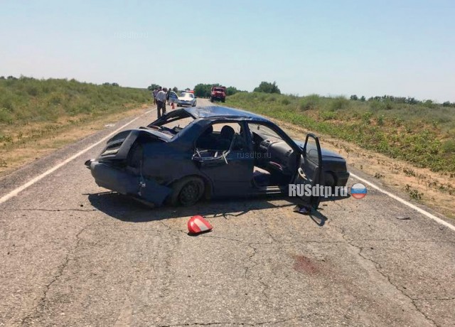 Женщина погибла при опрокидывании автомобиля в Астраханской области
