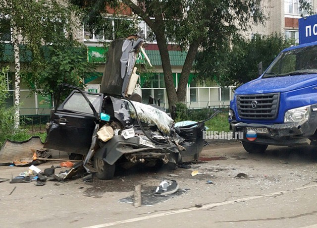 Двое погибли в ДТП с грузовиком Почты России в Чувашии