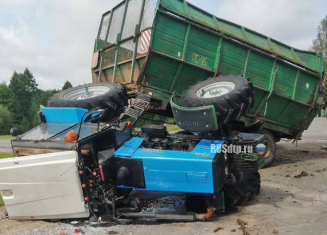 Водитель и пассажир автомобиля Saab погибли в ДТП с трактором
