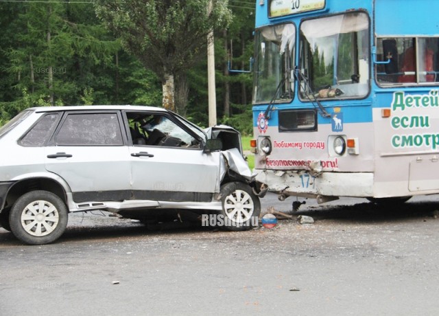 В Йошкар-Оле в ДТП с троллейбусом погиб водитель «Лады»