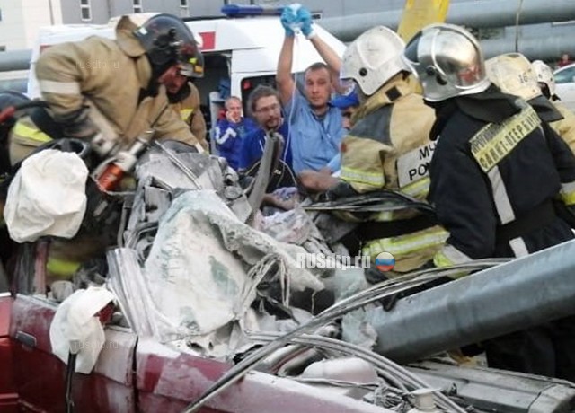 В Петербурге во время «гонок» разбился стритрейсер на BMW