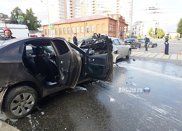 Момент смертельного ДТП в Екатеринбурге запечатлел видеорегистратор. ВИДЕО