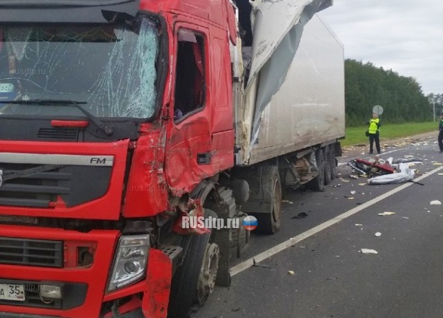 Под Ярославлем в ДТП погиб водитель грузовика