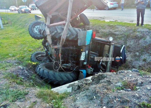 В Чамзинке пьяный водитель «Приоры» перевернул трактор. ВИДЕО
