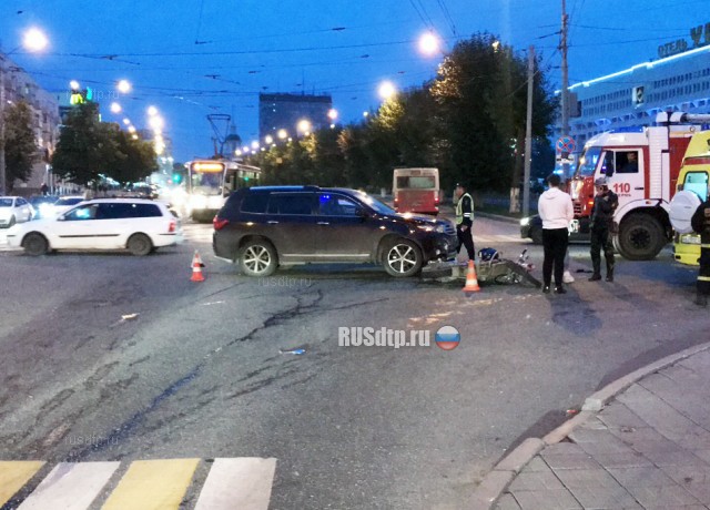В Перми в ДТП пострадали байкер и его пассажирка. ВИДЕО