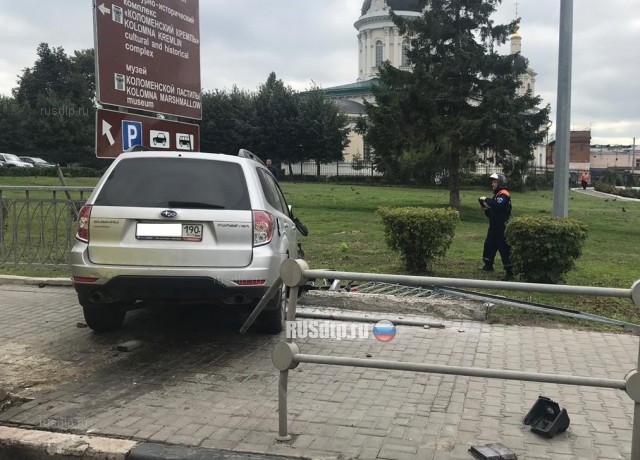 Момент ДТП возле Коломенского кремля. ВИДЕО