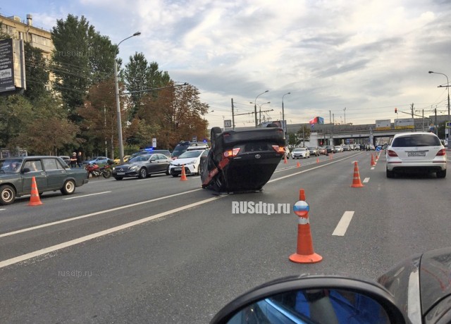 ДТП с машиной Следственного комитета на Комсомольском проспекте попало в объектив камеры