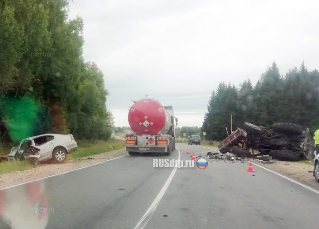 «Шкода» разнесла трактор во Владимирской области. ВИДЕО